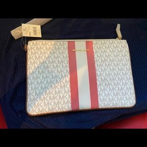 Michael kors Jet set large pouch/Nwt